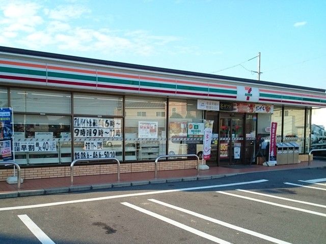 近くのコンビニまで600m（徒歩8分）