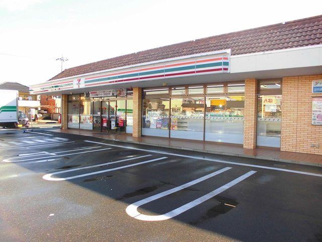 近くのセブンイレブンまで800m（徒歩10分）