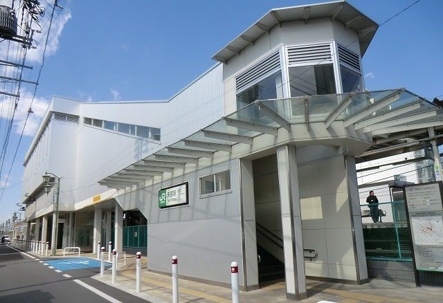 近くの駅まで2,200m（徒歩28分）