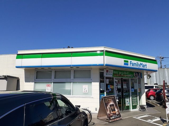 近くのファミリーマート学園木花台店まで850m(徒歩11分)