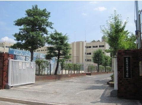 近くの小学校まで190m（徒歩3分）