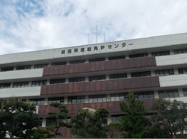近くの愛媛県運転免許センターまで900m（徒歩12分）