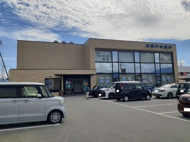 近くの山梨中央銀行敷島店まで1,400m(徒歩18分)