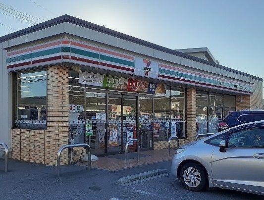 近くのコンビニまで400m（徒歩5分）
