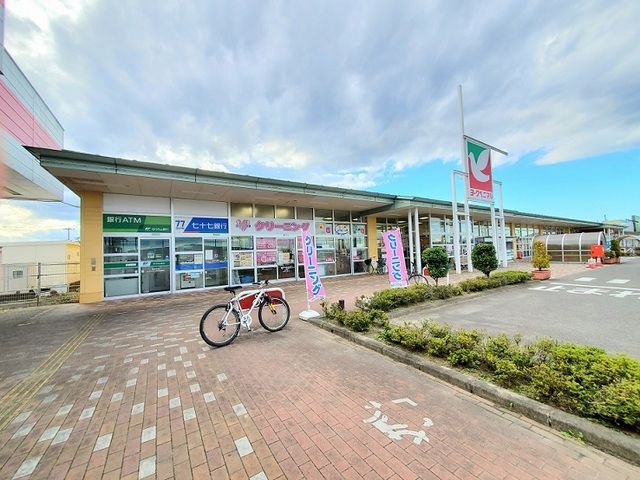 近くのヨークベニマル柴田店まで800m（徒歩10分）