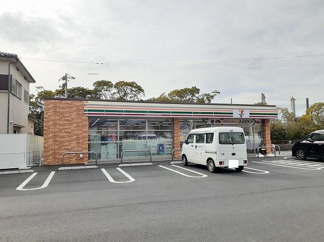 近くのコンビニまで750m（徒歩10分）
