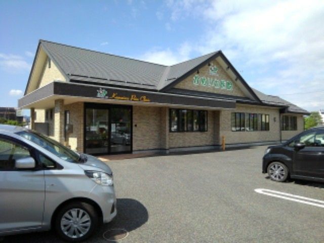 近くのかめいわ医院ペインクリニックまで90m（徒歩2分）