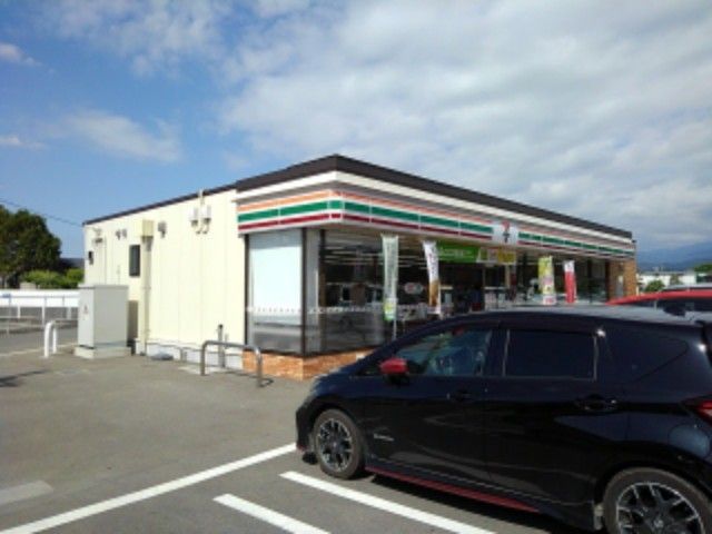 近くのセブンイレブン長野川中島御厨店まで250m（徒歩4分）