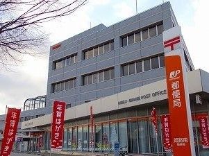 近くの郵便局まで1,000m（徒歩13分）