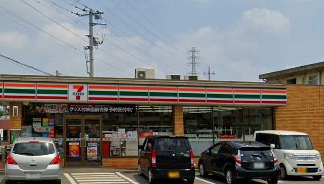 近くのセブンイレブン伊勢崎新栄町店まで500m（徒歩7分）