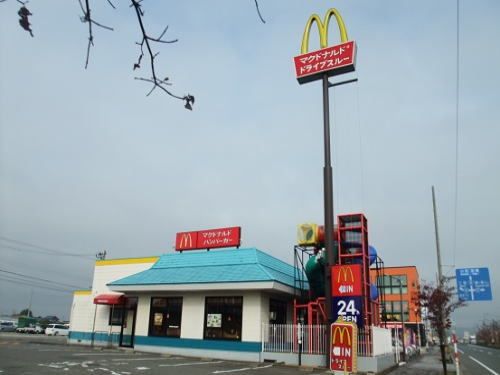 近くのマクドナルド 8号線丸岡店まで500m(徒歩7分)