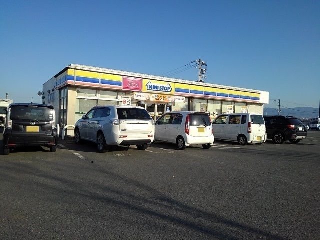 近くのミニストップ大刀洗下高橋店まで690m（徒歩9分）