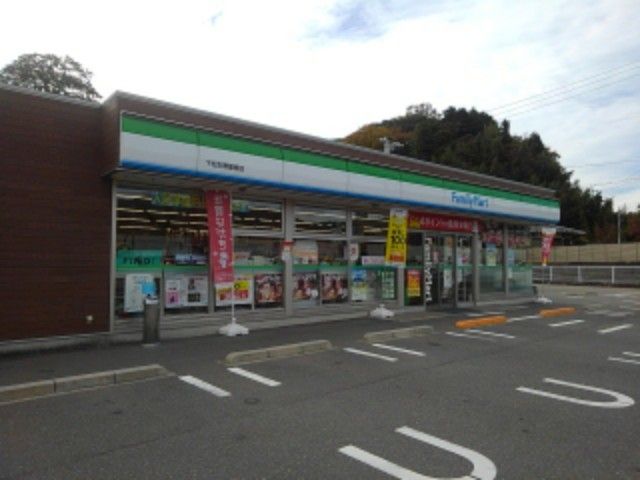 近くのコンビニまで450m（徒歩6分）