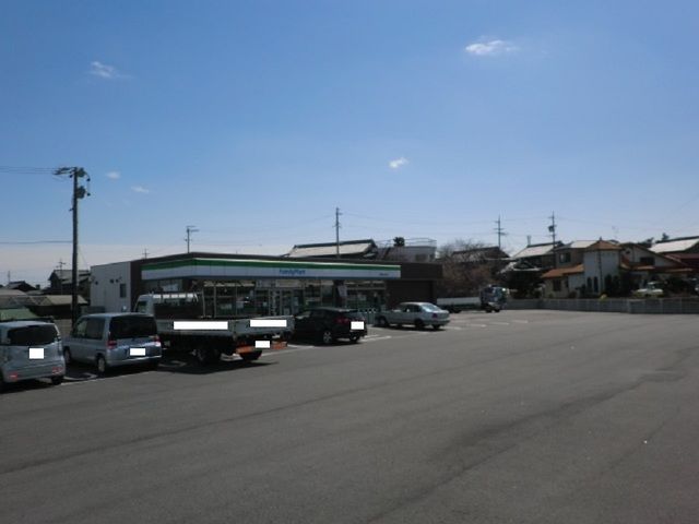 近くのファミリーマート長島松ヶ島店まで400m（徒歩5分）