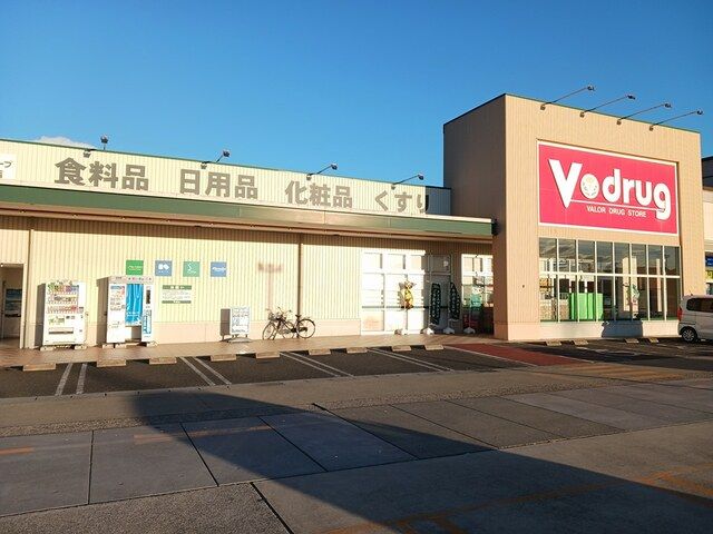 近くのドラッグストアまで770m（徒歩10分）
