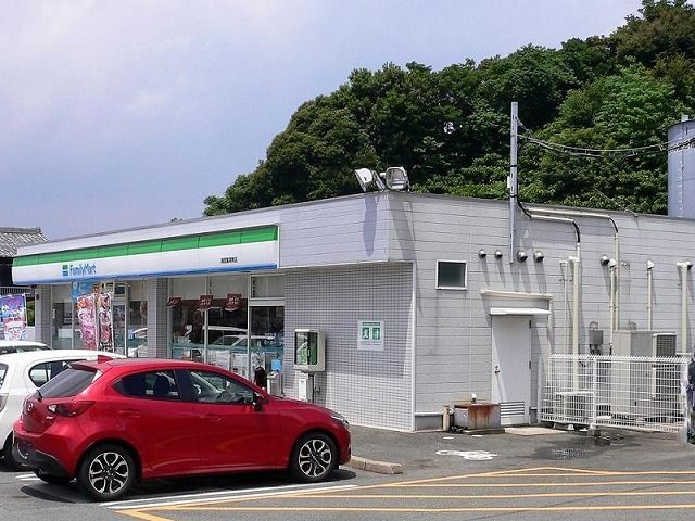 近くのファミリーマート湖西鷲津東店まで1,400m(徒歩18分)