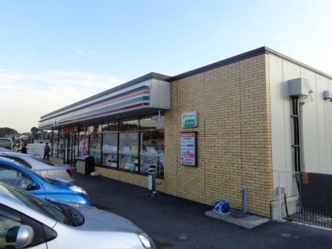 近くのセブンイレブン桶川川田谷店まで1,110m（徒歩14分）