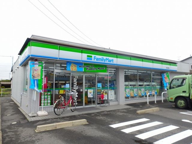 近くのファミリーマート桑名東野店まで260m（徒歩4分）