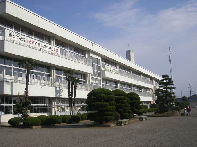 近くの阿久津小学校まで2,300m（徒歩29分）