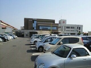 近くの渡辺病院様まで560m（徒歩7分）