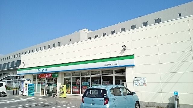 近くのファミリーマート県総合福祉センまで800m（徒歩10分）