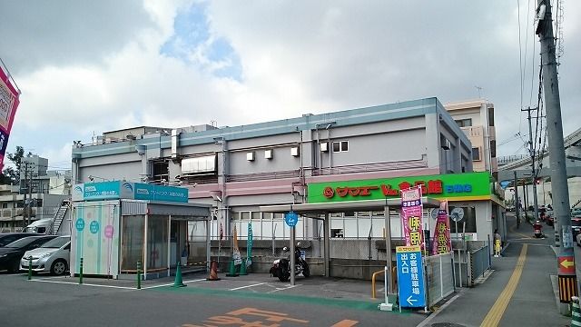 近くのサンエーＶ２１食品館石嶺店まで1,000m（徒歩13分）