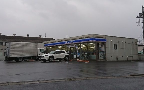 近くのローソン市原玉前店まで350m（徒歩5分）