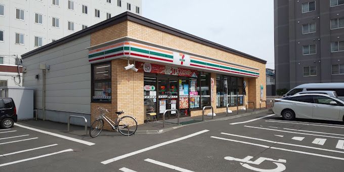 近くのセブン-イレブンまで160m(徒歩2分)