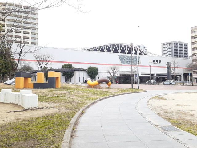 近くのJR箱崎駅まで790m（徒歩10分）
