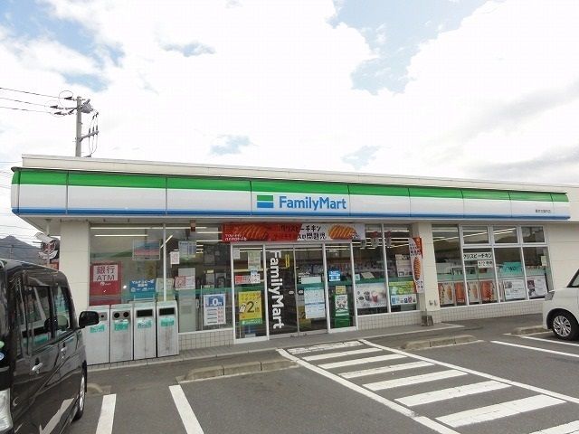 近くのファミリーマート柳井古開作店まで1,100m（徒歩14分）