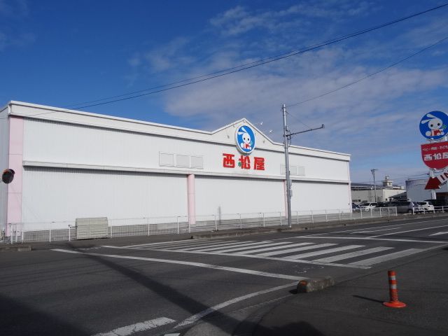 近くの施設まで800m（徒歩10分）