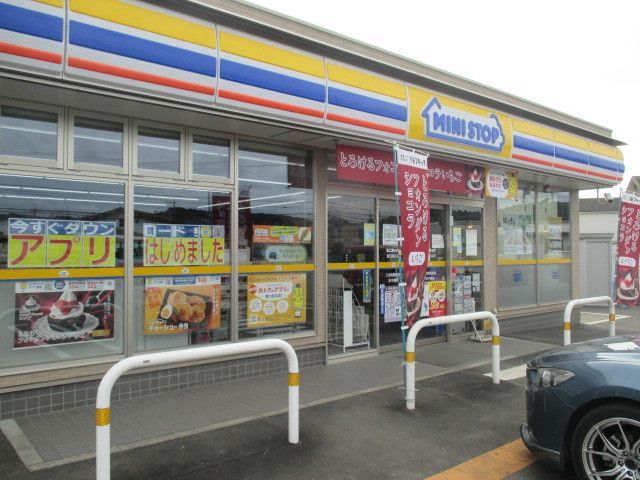 近くのコンビニまで1,200m（徒歩15分）