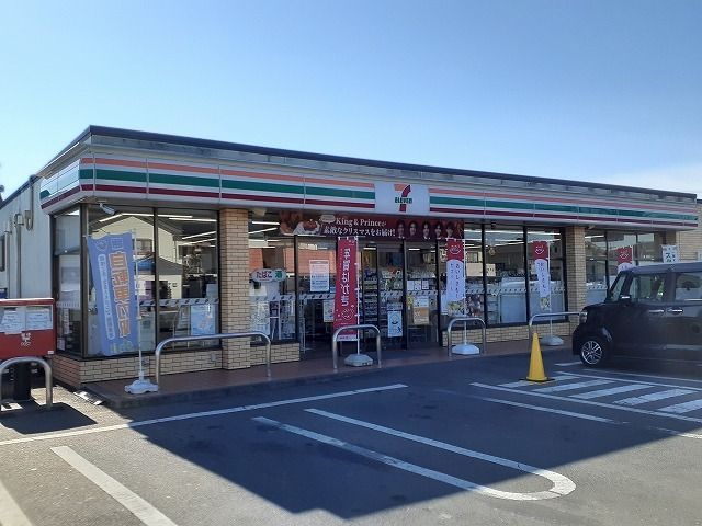 近くのコンビニまで550m（徒歩7分）