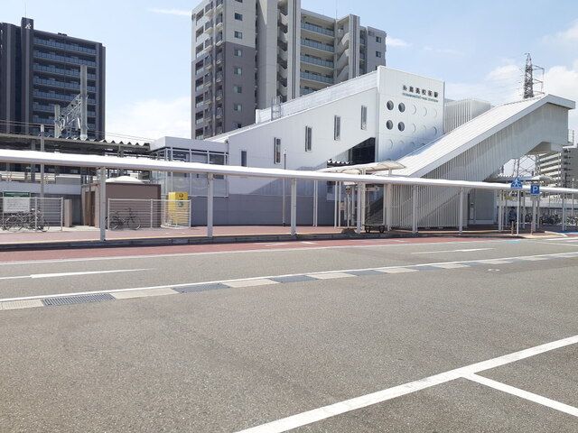 近くの糸島高校前駅まで500m（徒歩7分）