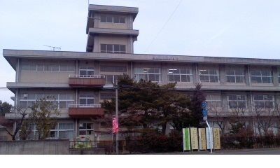 近くの福島市立岡山小学校まで1,200m（徒歩15分）