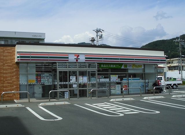 近くのセブンイレブン　下諏訪湖浜店まで950m（徒歩12分）