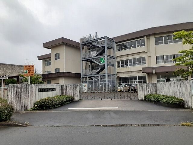 近くの鼓ヶ浦小学校まで230m（徒歩3分）