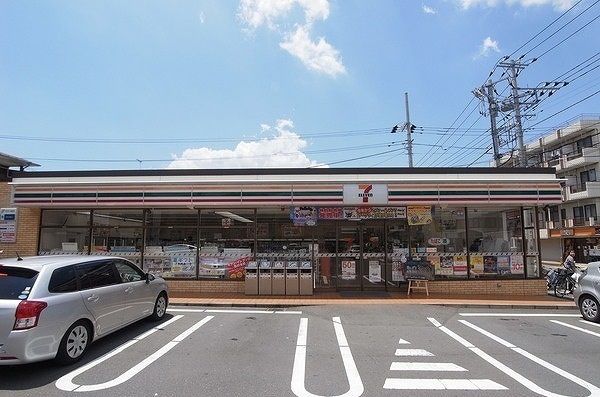 近くのセブンイレブンまで450m(徒歩6分)