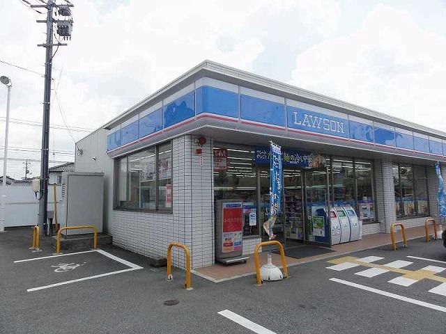 近くのコンビニまで300m（徒歩4分）