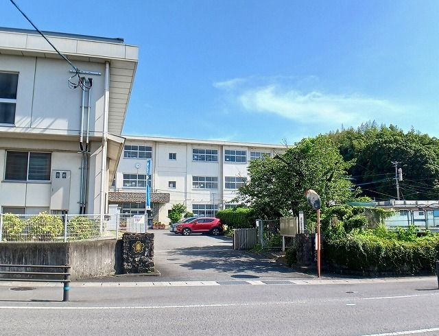 近くの東稙田小学校まで700m(徒歩9分)