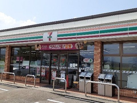 近くのセブンイレブン富山上大久保店まで500m(徒歩7分)