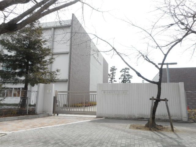 近くの小牧市立　小牧小学校まで650m（徒歩9分）