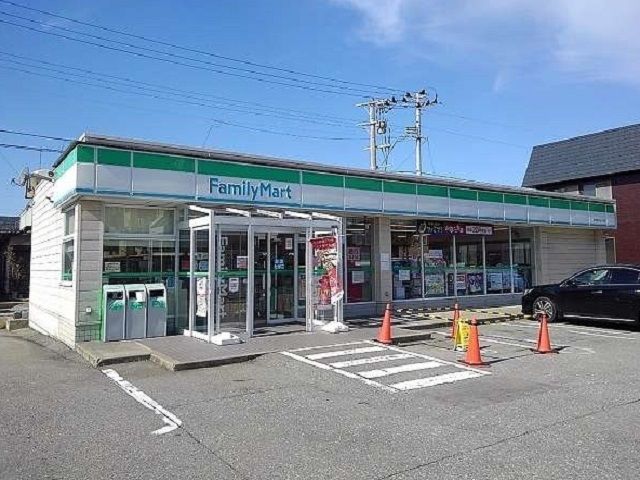 近くの泉中央三丁目店まで150m（徒歩2分）