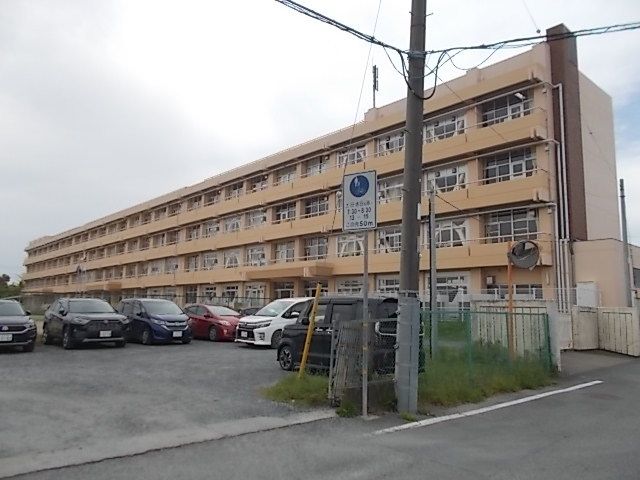 近くの水戸市立浜田小学校まで700m(徒歩9分)