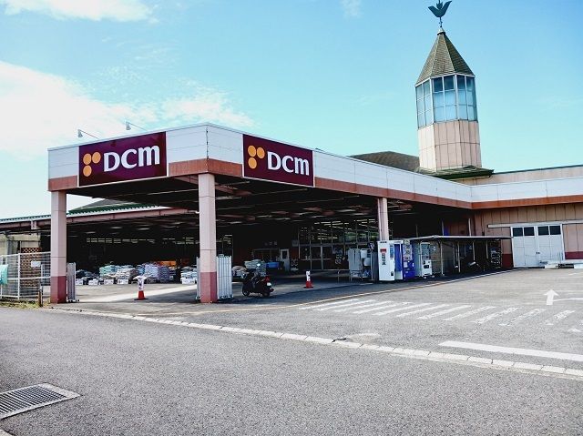 近くのDCM垣生店様まで750m(徒歩10分)