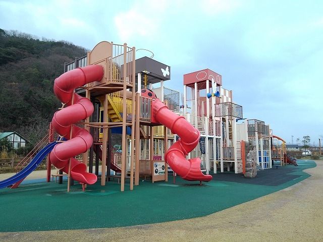 近くの重箱緑地公園まで1,300m（徒歩17分）