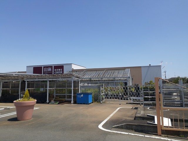 近くの山新友部店まで1,150m（徒歩15分）
