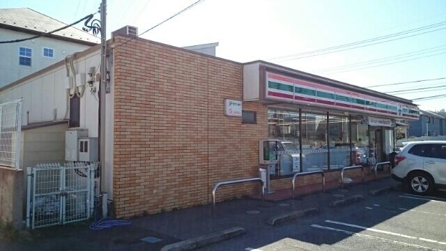 近くのセブンイレブンまで260m（徒歩4分）