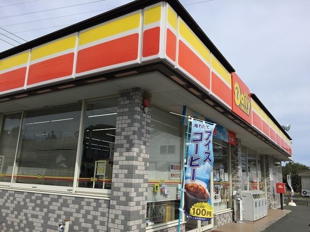 近くのデイリーヤマザキ湖西市民会館前まで500m(徒歩7分)