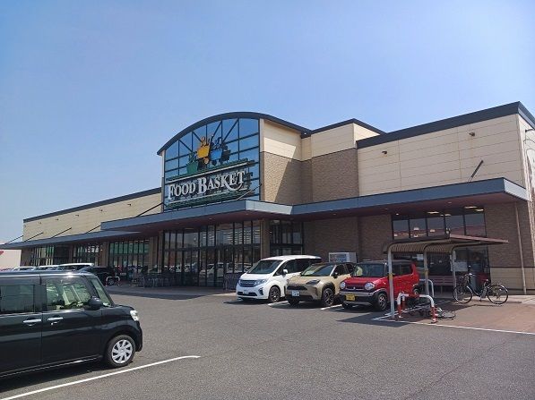 近くのニシナ中畝店まで500m（徒歩7分）